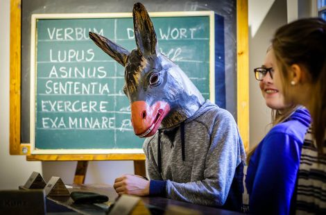 Lutherhaus Eisenach, Schülerinnen und Schüler erleben Unterricht wie zu Luthers Zeiten